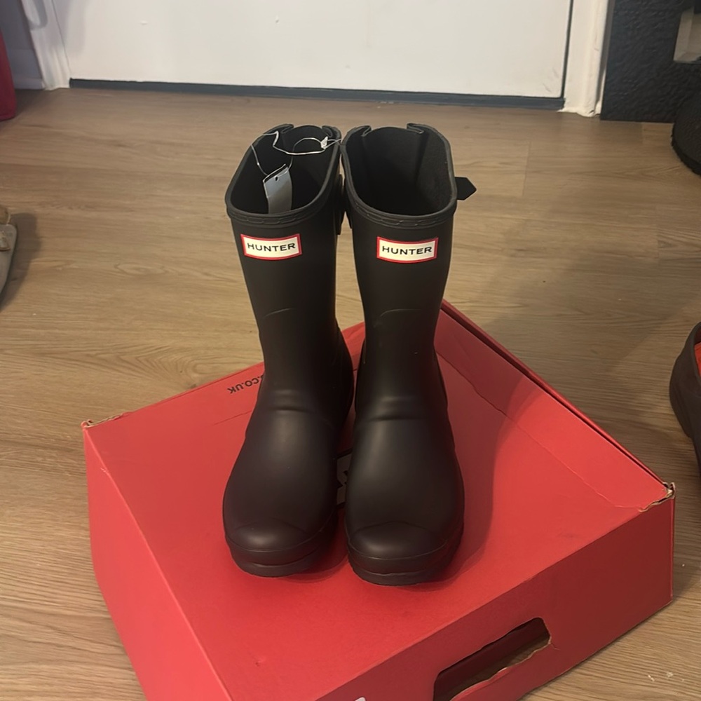 Women size 7 black hunter boots
